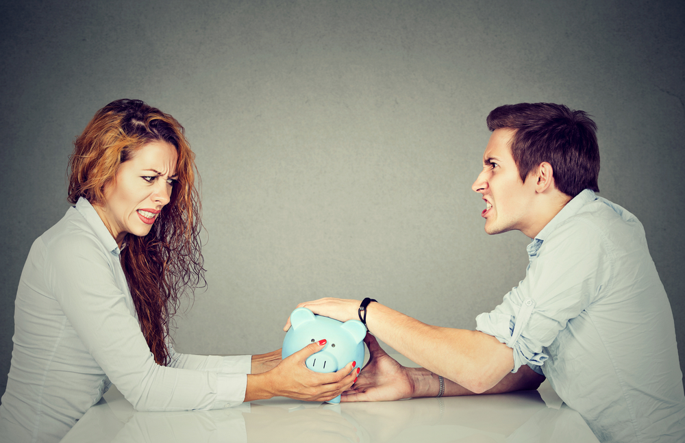 spousal support in divorce - husband and wife argue over finances